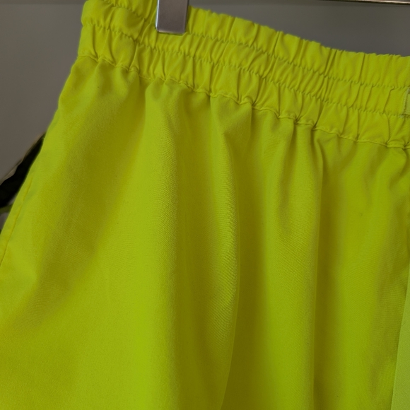Aritiza Tna Women's Shorts Neon Yellow Size Large Athletic Running - Picture 3 of 10